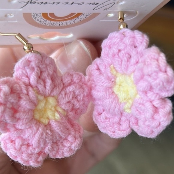 Pink flower crochet 🌸 earrings -perfect for this season, a festival, etc;!! - Picture 1 of 5